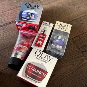 New in Box OLAY Anti-Aging skincare set